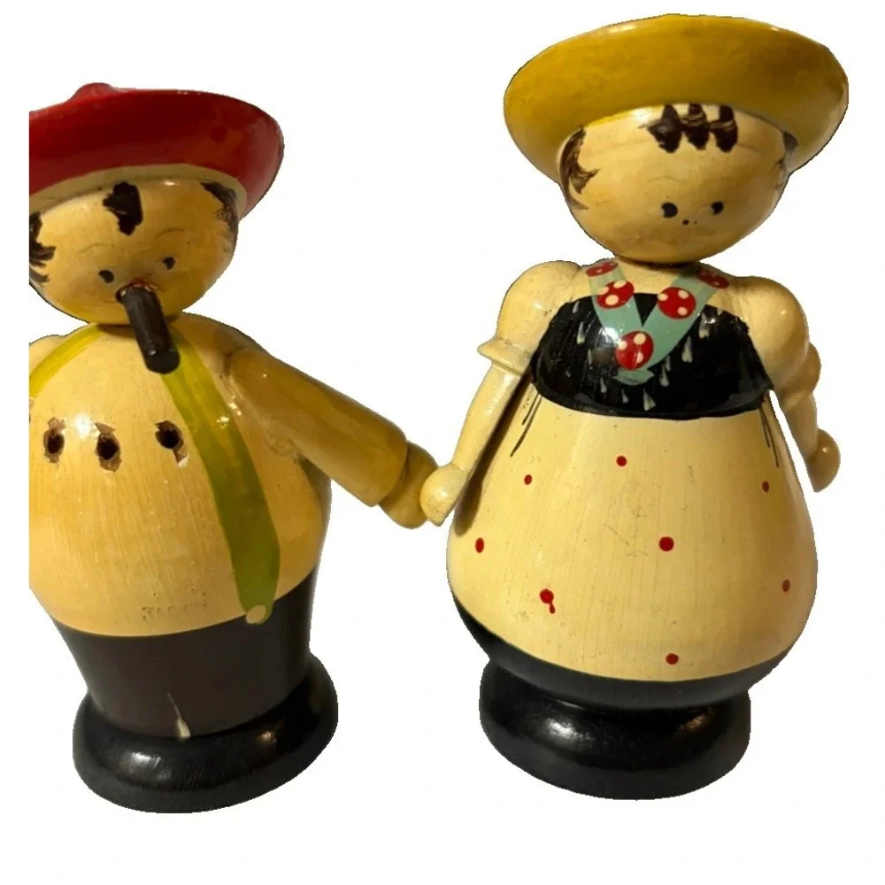 Vintage Wooden Salt Pepper Shakers Mexican Couple Sombrero Hand Painted MCM